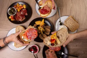 restjes koken zo maak je een heerlijk diner van wat nog in de koelkas
